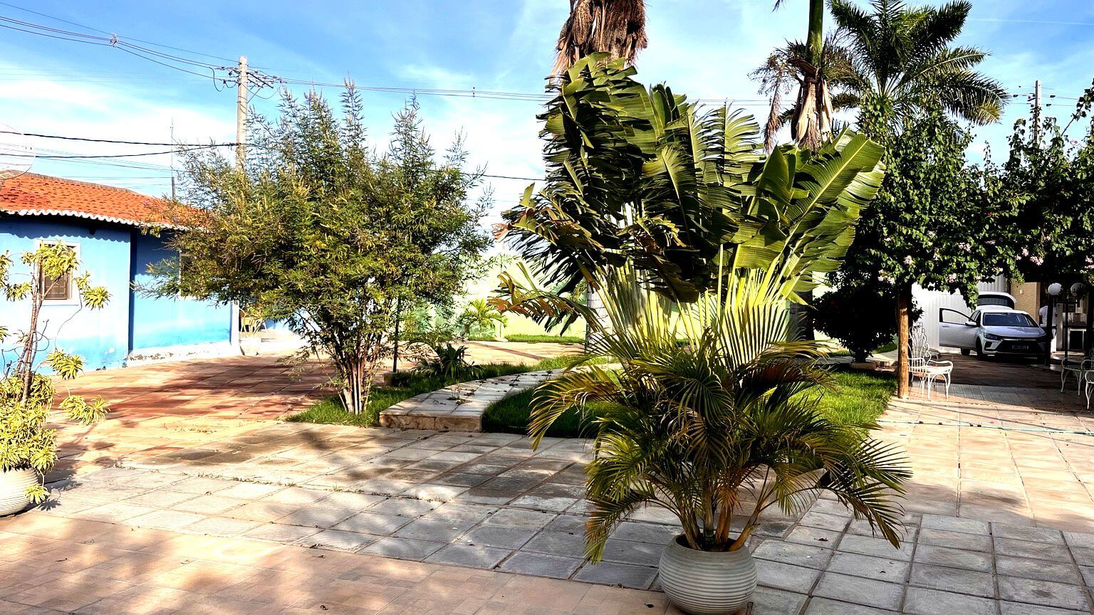 Área externa — vista do jardim